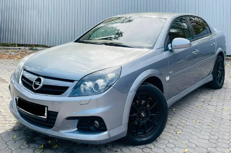 К вашему вниманию всеми любимый лучший ! opel vectra c рестайлинг в заводском обвесе ! в идеальном состоянии, весь обслуженный ! эксплуатация с 2007 года выпуска ухоженный с родным пробегом 230 км. родной ! мотор 1.8 лучший в линейки опель бензин ! коробка механика работает идеально ! ходовая вся обслужена вся новая ! в автомобиле работает абсолютно все ! вложений не требует абсолютно ! в дтп не участвовал весь в оригинале максимальная комплектация максимальная заводской обвес opc laine - ксенон ближний дальний - климат контроль - комбинированный кожаный салон - бортовой компьютер большой монитор - датчик дождя также света - полный эл. пакет - мульти руль - круиз контроль - климат контроль - дорогая резина лето - титановые диски красивые - и многое другое цена : 685:000 тыс рублей очень срочно очень таких автомобилей действительно единицы осталось не много обслужен от и до кто действительно заинтересован хорошим авто звоните приезжайте на осмотр покупайте звоните по номеру телефона +79493969855 - фотография - 3