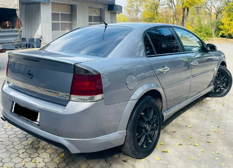 К вашему вниманию всеми любимый лучший ! opel vectra c рестайлинг в заводском обвесе ! в идеальном состоянии, весь обслуженный ! эксплуатация с 2007 года выпуска ухоженный с родным пробегом 230 км. родной ! мотор 1.8 лучший в линейки опель бензин ! коробка механика работает идеально ! ходовая вся обслужена вся новая ! в автомобиле работает абсолютно все ! вложений не требует абсолютно ! в дтп не участвовал весь в оригинале максимальная комплектация максимальная заводской обвес opc laine - ксенон ближний дальний - климат контроль - комбинированный кожаный салон - бортовой компьютер большой монитор - датчик дождя также света - полный эл. пакет - мульти руль - круиз контроль - климат контроль - дорогая резина лето - титановые диски красивые - и многое другое цена : 685:000 тыс рублей очень срочно очень таких автомобилей действительно единицы осталось не много обслужен от и до кто действительно заинтересован хорошим авто звоните приезжайте на осмотр покупайте звоните по номеру телефона +79493969855 - фотография - 6