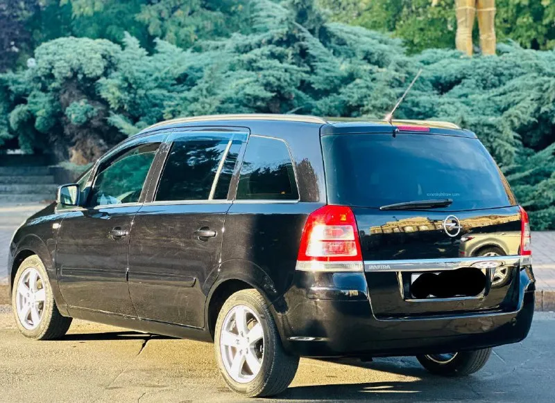 Opel zafira b -год 2010 - 1.8 -кпп механика. -пробег: 243000 родной пробег подтвержденный автотекой! о машине; автомобиль в идеальном состоянии без сколов ржавчин и рыжиков все как на фото! машина без вложений от слова совсем! комплектация:cosmo, 7 мест, кожаный салон, монитор дорогой стоит с камерой заднего вида, омыватели фар, подогрев сидений, авто свет, авто дождь, климат контроль, полный бортовой компьютер! резина r16 два комплекта! цена 880.000 рублей торг реальному покупателю! кому дорого просьба не звонить. звонить по номеру +79490489556 📲 tg: nikolay 📞 звоните: +7(949)0489556 - фотография - 3