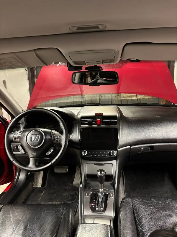 Продам honda accord 7 поколение рестайлинг 2006 год пробег 228 тысяч куплен в авто салоне при украине 1 хозяин ( не пригон ) максимальная комплектация executive: четыре электростеклоподьемника; электропривод боковых зеркал; электроскладывание боковых зеркал; люк работает во всех положениях; датчик света; датчик дождя; мультируль; кожаный салон; круиз контроль; парктроники; сигнализация с автозапуском ; электропривод передних сидений; двухзонный климат контроль; установлена сигнализация; установлено гбо что не мало важно в данный период. по ходовой вопросов нет полностью все обслужено, рейка сухая, коробка работает изумительно. мотор масло не ест работает чисто не каких посторонних стуков шумов нет! замена масла и регулировка клапанов производилась всегда по регламенту. багажник, двери, крыша проклеены stp, после чего в машине стало на много тише чем было. доработали переднюю оптику, установлены led лампы фары заклеены броне пленкой. территориально г. ждановка тел. +79494328750 цена 1🍋 - фотография - 5