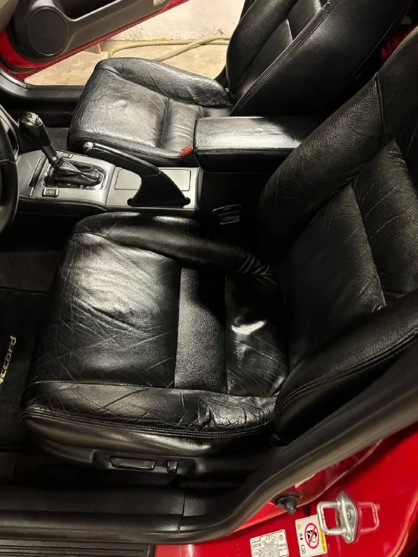 Продам honda accord 7 поколение рестайлинг 2006 год пробег 228 тысяч куплен в авто салоне при украине 1 хозяин ( не пригон ) максимальная комплектация executive: четыре электростеклоподьемника; электропривод боковых зеркал; электроскладывание боковых зеркал; люк работает во всех положениях; датчик света; датчик дождя; мультируль; кожаный салон; круиз контроль; парктроники; сигнализация с автозапуском ; электропривод передних сидений; двухзонный климат контроль; установлена сигнализация; установлено гбо что не мало важно в данный период. по ходовой вопросов нет полностью все обслужено, рейка сухая, коробка работает изумительно. мотор масло не ест работает чисто не каких посторонних стуков шумов нет! замена масла и регулировка клапанов производилась всегда по регламенту. багажник, двери, крыша проклеены stp, после чего в машине стало на много тише чем было. доработали переднюю оптику, установлены led лампы фары заклеены броне пленкой. территориально г. ждановка тел. +79494328750 цена 1🍋 - фотография - 7