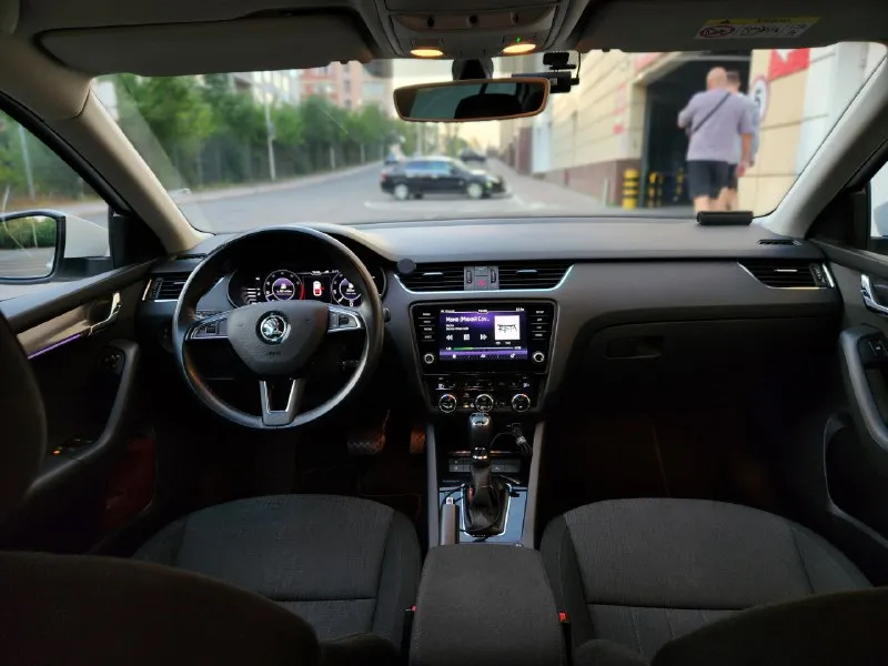 Продам официальный skoda octavia a7 fl, 2020 г. в., 1.4 tsi(150 л. с./250 нм), 7 ркпп. 130ткм пробег, обслужена (на 120 замена грм(contitech), на 125 замена сцепления и маховика+ масло в кпп), ухоженная, в идельном состоянии, родной краске. новый акум inci aku. ничего не крутилось, не разбиралось, не снималось. масло каждые 7.5 тыс, свечи каждые 30 тыс. гаражное хранение. 2 комплекта новой резины nokian, 2 комплекта оригинальных ковров. электронный птс автотека зеленая. экономичный (трасса 5л, город 7,4л), резвый(разгон 8сек). -led головной свет с автокоррекцией, омыватели фар, атмосферная подсветка салона. -led приборка(4 стиля с возможностью настройки), мультируль. - головное устройство с carplay/android авто(навигация и музыка на экране). -датчик света, дождя, мертвых зон. -обогревы: руль, сиденья, лобовое. - камера с омывателем и динамической траэкторией -парктроники: перед, зад+ экстренное торможение. - розетка 220. - круиз контроль. - автозатемнение, автоскладывание 📞 звоните: +7(949)3704018 - фотография - 6
