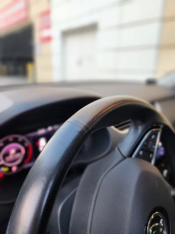 Продам официальный skoda octavia a7 fl, 2020 г. в., 1.4 tsi(150 л. с./250 нм), 7 ркпп. 130ткм пробег, обслужена (на 120 замена грм(contitech), на 125 замена сцепления и маховика+ масло в кпп), ухоженная, в идельном состоянии, родной краске. новый акум inci aku. ничего не крутилось, не разбиралось, не снималось. масло каждые 7.5 тыс, свечи каждые 30 тыс. гаражное хранение. 2 комплекта новой резины nokian, 2 комплекта оригинальных ковров. электронный птс автотека зеленая. экономичный (трасса 5л, город 7,4л), резвый(разгон 8сек). -led головной свет с автокоррекцией, омыватели фар, атмосферная подсветка салона. -led приборка(4 стиля с возможностью настройки), мультируль. - головное устройство с carplay/android авто(навигация и музыка на экране). -датчик света, дождя, мертвых зон. -обогревы: руль, сиденья, лобовое. - камера с омывателем и динамической траэкторией -парктроники: перед, зад+ экстренное торможение. - розетка 220. - круиз контроль. - автозатемнение, автоскладывание 📞 звоните: +7(949)3704018 - фотография - 7