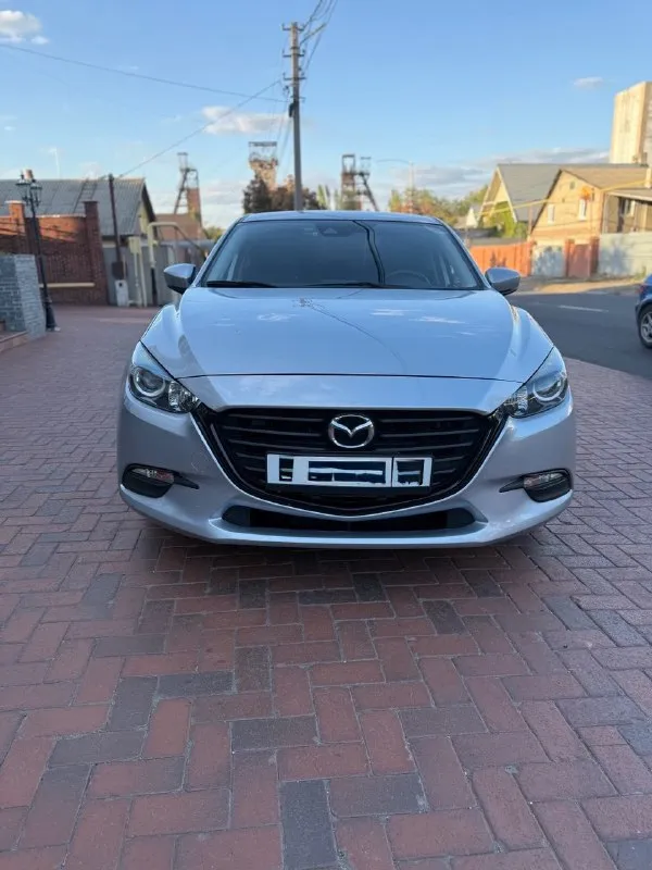 Mazda 3 2018 год, пробег 158т во владении 3 года. цена 1800000 торг +79494805575 двигатель 2.5 skyac... - фотография