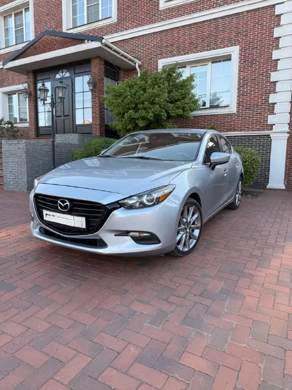 Mazda 3 2018 год, пробег 158т во владении 3 года. цена 1800000 торг +79494805575 двигатель 2.5 skyactive, едет хорошо, при этом потребляя минимум топлива. масло не кушает, от замены до замены без долива. техническая часть на отлично, любые проверки. хорошая комплектация слепые зоны; кожаный салон; carplay; бесключевой доступ; подогрев сидений; круиз контроль; датчик предотвращения столкновения; помощник выезда задним ходом; камера заднего вида; датчик света/дождя; докатка; эл. привод сидений и т. д. с машиной отдам комплект зимних шин на 16х дисках. нет ошибок по диагностике - все кристально чисто. подушки не стрельнутые. все на месте. кузовная часть - ходовая, подвеска, ланжероны - все целое. в дтп не была (только притертости из-за которых появилось косметических окраса, фото имеются). 📞 звоните: +7(949)4805575 - фотография - 8