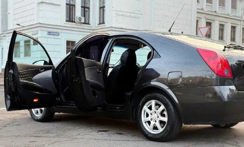 В продаже: nissan primera двигатель : 1.8 пробег : 212.000 км родной трансмиссия : механика привод : передний в хорошей комплектации центральный замок гур электро-стеклоподъемники климат-контроль музыка датчики дождя подогрев сидений камера заднего вида обогрев зеркал электро регулировка зеркал авто никаких вложений не требует масло от замены до замены не доливаю дно, пороги, без дыр и гнили все возрастные моменты видно на фото ходовая часть обслужена двс и кпп работает отлично все стекла родные юридически чистое авто помощь в переоформлении цена : 425.000р торг реальному покупателю осмотр г. донецк 📲 +7(949)445-35-30 📲 tg: @ku4eryviy001 📞 звоните: +7(949)4453530 - фотография - 4