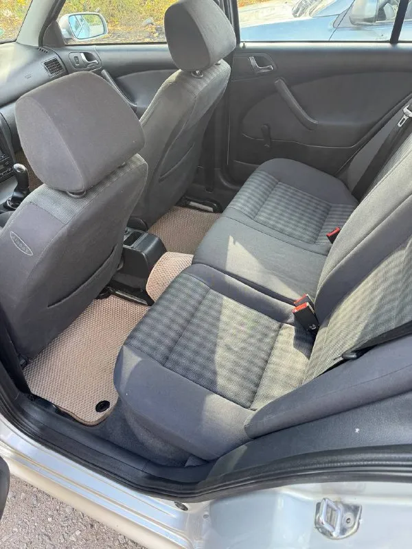 Skoda octavia tour. 2003 год. в кузове универсал. skoda октавия тур. 1.6 mpi, механика. чешская сборка, пригнана из германии, последние 8 лет в одних руках. заводской окрас. есть мелкие сколы, царапины. машина не новая. остекление оригинал. комплектация selection : электро зеркала с подогревом, 2 стеклоподъемника, климат есть - работает. работает штатно, дыма и посторонних звуков нет. 2 родных ключа abs, esp, 4 подушки безопасности. ручник держит машина в хорошем состоянии, сел-поехал. все работает. хорошая резина. в дтп не участвовала(все герметики, сварные точки и т. д. заводские) автотека зеленая цена 580.000 торг у капота документы чистые и в порядке +79493594733 макеевка 📲 tg: @killreall17 📞 звоните: +7(949)3594733 - фотография - 10