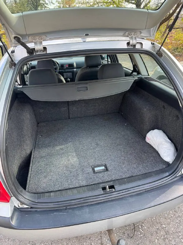 Skoda octavia tour. 2003 год. в кузове универсал. skoda октавия тур. 1.6 mpi, механика. чешская сборка, пригнана из германии, последние 8 лет в одних руках. заводской окрас. есть мелкие сколы, царапины. машина не новая. остекление оригинал. комплектация selection : электро зеркала с подогревом, 2 стеклоподъемника, климат есть - работает. работает штатно, дыма и посторонних звуков нет. 2 родных ключа abs, esp, 4 подушки безопасности. ручник держит машина в хорошем состоянии, сел-поехал. все работает. хорошая резина. в дтп не участвовала(все герметики, сварные точки и т. д. заводские) автотека зеленая цена 580.000 торг у капота документы чистые и в порядке +79493594733 макеевка 📲 tg: @killreall17 📞 звоните: +7(949)3594733 - фотография - 9