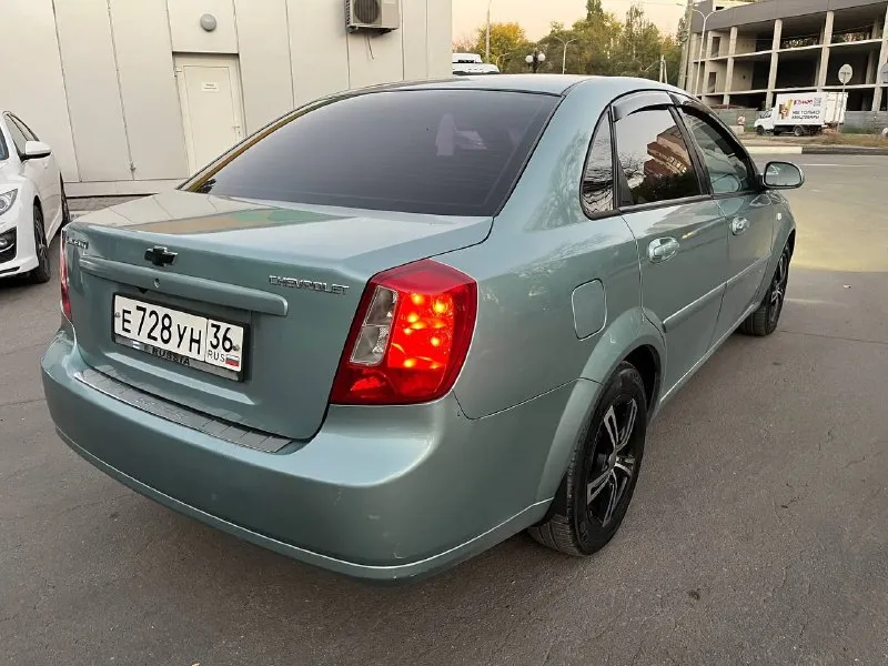 Продам chevrolet лачетти. год 2006.пробег 197 тыс км подтвержденный автотекой. объём 1.4.много чего сделано и заменено. без дтп. кузов в хорошем состоянии. сухой не потеет, масло не расходует (капиталился). ходовая на пять с плюсом, без стуков и скрипов. хорошая музыка. стёкла все родные. без гнилья и рыжиков. дно, ,пороги завод, обработанные антикором. кондиционер обслужен и заправлен. сигнализация, цз, автозапуск. почти новая летняя резина на литых дисках. линзованные фары. авто без финансовых вложений. состояние сел и поехал. автотека по запросу. цена 535 тыс рублей. осмотр г. краснодон. тел +79597023605 📞 звоните: +7(959)7023605 - фотография - 3
