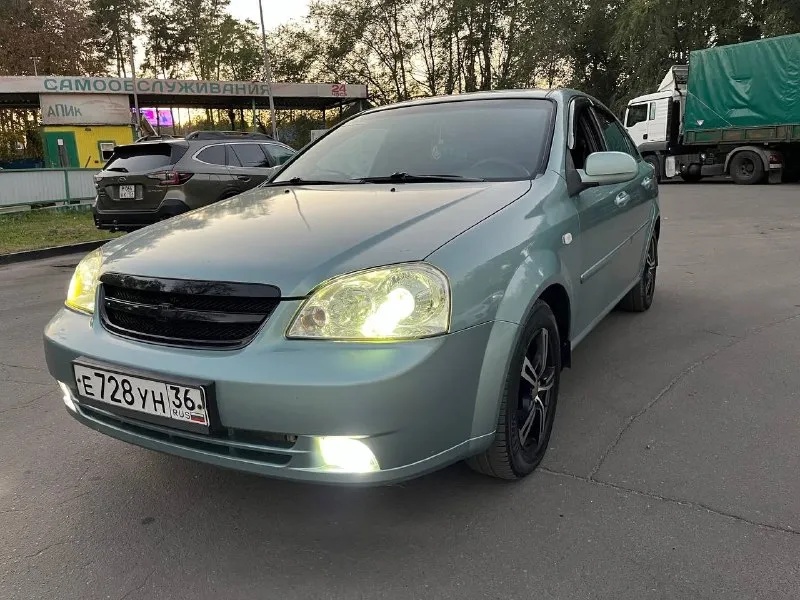 Продам chevrolet лачетти. год 2006.пробег 197 тыс км подтвержденный автотекой. объём 1.4.много чего сделано и заменено. без дтп. кузов в хорошем состоянии. сухой не потеет, масло не расходует (капиталился). ходовая на пять с плюсом, без стуков и скрипов. хорошая музыка. стёкла все родные. без гнилья и рыжиков. дно, ,пороги завод, обработанные антикором. кондиционер обслужен и заправлен. сигнализация, цз, автозапуск. почти новая летняя резина на литых дисках. линзованные фары. авто без финансовых вложений. состояние сел и поехал. автотека по запросу. цена 535 тыс рублей. осмотр г. краснодон. тел +79597023605 📞 звоните: +7(959)7023605 - фотография - 5
