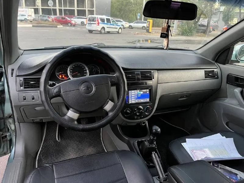 Продам chevrolet лачетти. год 2006.пробег 197 тыс км подтвержденный автотекой. объём 1.4.много чего сделано и заменено. без дтп. кузов в хорошем состоянии. сухой не потеет, масло не расходует (капиталился). ходовая на пять с плюсом, без стуков и скрипов. хорошая музыка. стёкла все родные. без гнилья и рыжиков. дно, ,пороги завод, обработанные антикором. кондиционер обслужен и заправлен. сигнализация, цз, автозапуск. почти новая летняя резина на литых дисках. линзованные фары. авто без финансовых вложений. состояние сел и поехал. автотека по запросу. цена 535 тыс рублей. осмотр г. краснодон. тел +79597023605 📞 звоните: +7(959)7023605 - фотография - 8