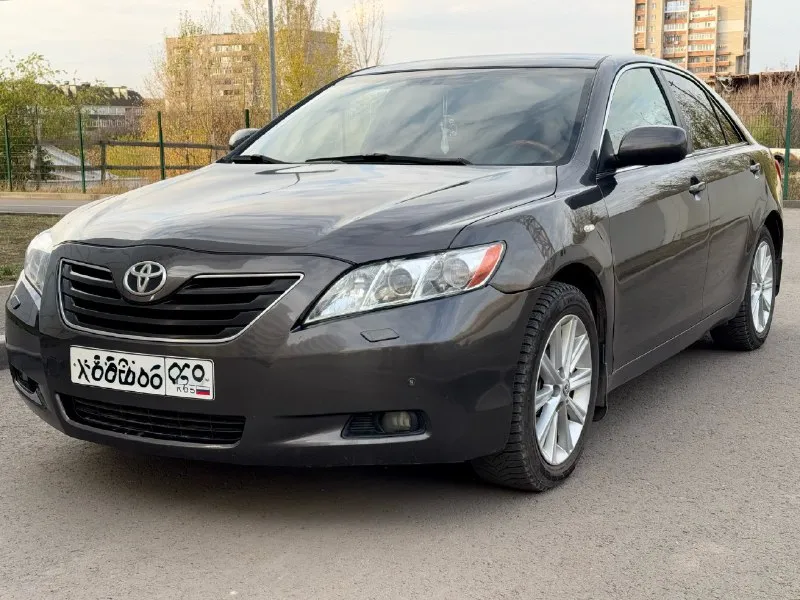 🔥🔥🔥продам🔥🔥🔥 марка: toyota модель: camry (xv40) год: 2008 двигатель: 3.5 бензин! кпп: автоматическая ( легендарная надежность и изящность. тайота камри 40. авто в нормальном внешнем и техническом состоянии. двигатель работает отлично, не дымит, едет очень уверенно. самая лучшая связка 3.5 двигатель и классический автомат («японцы делают вещи!») автомат листает идеально. автомобиль капитальных вложений не требует. уже обута хорошая зимняя резина. салон в отличном состоянии. климат-контроль холодит, электростеклоподъемники, лэд оптика, электро корректор зеркал, датчик света, датчик дождя, круиз контроль, качественная мультимедиа, электрорегулировки сиденья. масла фильтра поменяны 2 тыс. назад. сел и уехал куда угодно. юридически чистая переоформление без проблем. цена 1 млн 120 тыс. рублей. возможен обмен. осмотр луганск или алчевск. +79592532084 📞 звоните: +7(959)2532084 - фотография - 2