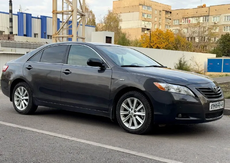 🔥🔥🔥продам🔥🔥🔥 марка: toyota модель: camry (xv40) год: 2008 двигатель: 3.5 бензин! кпп: автоматическая ( легендарная надежность и изящность. тайота камри 40. авто в нормальном внешнем и техническом состоянии. двигатель работает отлично, не дымит, едет очень уверенно. самая лучшая связка 3.5 двигатель и классический автомат («японцы делают вещи!») автомат листает идеально. автомобиль капитальных вложений не требует. уже обута хорошая зимняя резина. салон в отличном состоянии. климат-контроль холодит, электростеклоподъемники, лэд оптика, электро корректор зеркал, датчик света, датчик дождя, круиз контроль, качественная мультимедиа, электрорегулировки сиденья. масла фильтра поменяны 2 тыс. назад. сел и уехал куда угодно. юридически чистая переоформление без проблем. цена 1 млн 120 тыс. рублей. возможен обмен. осмотр луганск или алчевск. +79592532084 📞 звоните: +7(959)2532084 - фотография - 5