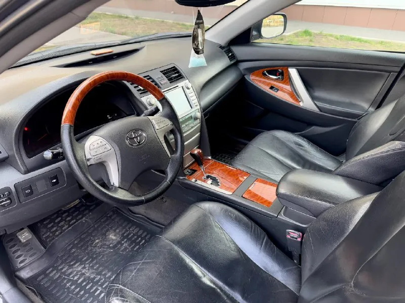 🔥🔥🔥продам🔥🔥🔥 марка: toyota модель: camry (xv40) год: 2008 двигатель: 3.5 бензин! кпп: автоматическая ( легендарная надежность и изящность. тайота камри 40. авто в нормальном внешнем и техническом состоянии. двигатель работает отлично, не дымит, едет очень уверенно. самая лучшая связка 3.5 двигатель и классический автомат («японцы делают вещи!») автомат листает идеально. автомобиль капитальных вложений не требует. уже обута хорошая зимняя резина. салон в отличном состоянии. климат-контроль холодит, электростеклоподъемники, лэд оптика, электро корректор зеркал, датчик света, датчик дождя, круиз контроль, качественная мультимедиа, электрорегулировки сиденья. масла фильтра поменяны 2 тыс. назад. сел и уехал куда угодно. юридически чистая переоформление без проблем. цена 1 млн 120 тыс. рублей. возможен обмен. осмотр луганск или алчевск. +79592532084 📞 звоните: +7(959)2532084 - фотография - 8