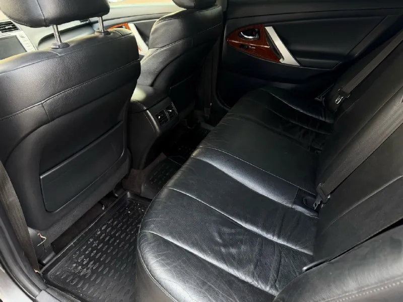 🔥🔥🔥продам🔥🔥🔥 марка: toyota модель: camry (xv40) год: 2008 двигатель: 3.5 бензин! кпп: автоматическая ( легендарная надежность и изящность. тайота камри 40. авто в нормальном внешнем и техническом состоянии. двигатель работает отлично, не дымит, едет очень уверенно. самая лучшая связка 3.5 двигатель и классический автомат («японцы делают вещи!») автомат листает идеально. автомобиль капитальных вложений не требует. уже обута хорошая зимняя резина. салон в отличном состоянии. климат-контроль холодит, электростеклоподъемники, лэд оптика, электро корректор зеркал, датчик света, датчик дождя, круиз контроль, качественная мультимедиа, электрорегулировки сиденья. масла фильтра поменяны 2 тыс. назад. сел и уехал куда угодно. юридически чистая переоформление без проблем. цена 1 млн 120 тыс. рублей. возможен обмен. осмотр луганск или алчевск. +79592532084 📞 звоните: +7(959)2532084 - фотография - 9