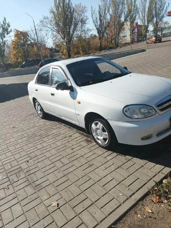 Chevrolet ланос sx, 2009 года, максимальной комплектации, с рабочим кондиционером. в одной семье, один хозяин. пробег 129 т. км. без дтп, с заводским остеклением, пороги, рамки, крыша, стойки -завод, птс - оригинальный, на хорошем ходу. двигатель работает мягко. т.89790551056, 375т. ₽. 📞 звоните: +7(905)5105637 - фотография - 2