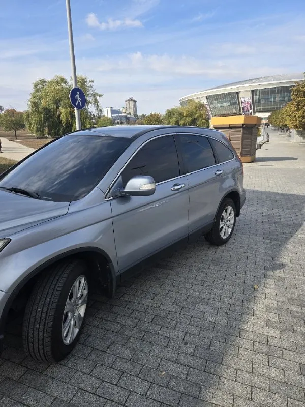 Продам хонда cr-v. 2008 год машина в отличном состоянии. машина обсалютно без вложений на данный момент. двигатель работает идеально, коробка обычный автомат работает прекрасно. ходовка мячек. по кузову без вопросов. салон ухоженный в отличном состоянии. хорошая комплектация есть всё для комфортной езды. более подробная информация по телефону. новый владелец будет доволен машиной. цена 1250000 торг тел +79495058416. - фотография - 5