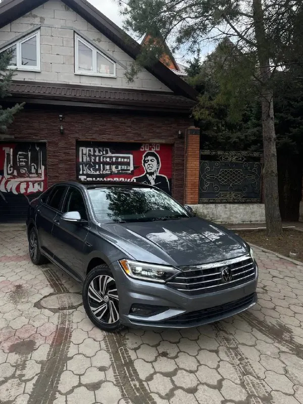 Volkswagen jetta 7 (2020г 6 мес)
- Sel premium
Машиной владею 2 года.
Пробег родной: 66 000 км, любые проверки приветствуются. Авто русифицирован.
Мотор 1.4 tsi работает идеально, масло не ест, не троит. Замена масла в моторе каждые 7000 км.
Коробка акпп надежный aisin, работает отлично, без пинков, рывков.
Установлен руль с лепестками все работает.
Функционал : автозапуск с ключа, датчик давления шин, датчик дождя, кожаный салон, безрамочное зеркало, в экстренной ситуации машина затормозит сама), мультируль, электропривод водительского сидения, обогрев зеркал, обогрев заднего стекла, датчики слепых зон, датчик света, подогрев всех сидений климат контроль (2-х зонный), камера заднего вида, обдув сидений. Подсветка салона.

Установлена сигнализация starline управление машиной смартфоном с слежением со спутника.

Машина вложений не требует, в комплекте зимняя резина ( 1 сезон откатал )

Цена: 2 180 000
Торг за срочность готов на вашем сто любые проверки.

79953988810
Tg: @nestviks - фотография - 1
