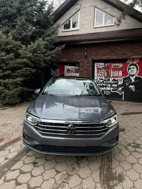 Volkswagen jetta 7 (2020г 6 мес)
- Sel premium
Машиной владею 2 года.
Пробег родной: 66 000 км, любые проверки приветствуются. Авто русифицирован.
Мотор 1.4 tsi работает идеально, масло не ест, не троит. Замена масла в моторе каждые 7000 км.
Коробка акпп надежный aisin, работает отлично, без пинков, рывков.
Установлен руль с лепестками все работает.
Функционал : автозапуск с ключа, датчик давления шин, датчик дождя, кожаный салон, безрамочное зеркало, в экстренной ситуации машина затормозит сама), мультируль, электропривод водительского сидения, обогрев зеркал, обогрев заднего стекла, датчики слепых зон, датчик света, подогрев всех сидений климат контроль (2-х зонный), камера заднего вида, обдув сидений. Подсветка салона.

Установлена сигнализация starline управление машиной смартфоном с слежением со спутника.

Машина вложений не требует, в комплекте зимняя резина ( 1 сезон откатал )

Цена: 2 180 000
Торг за срочность готов на вашем сто любые проверки.

79953988810
Tg: @nestviks - фотография - 2