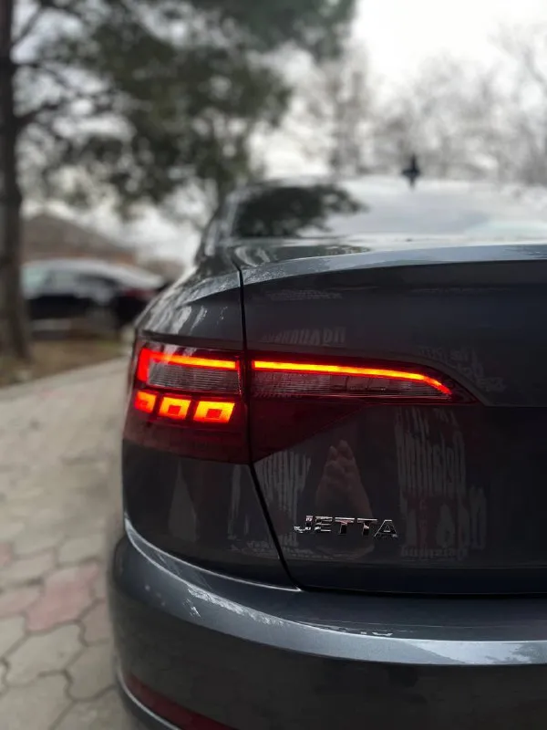 Volkswagen jetta 7 (2020г 6 мес)
- Sel premium
Машиной владею 2 года.
Пробег родной: 66 000 км, любые проверки приветствуются. Авто русифицирован.
Мотор 1.4 tsi работает идеально, масло не ест, не троит. Замена масла в моторе каждые 7000 км.
Коробка акпп надежный aisin, работает отлично, без пинков, рывков.
Установлен руль с лепестками все работает.
Функционал : автозапуск с ключа, датчик давления шин, датчик дождя, кожаный салон, безрамочное зеркало, в экстренной ситуации машина затормозит сама), мультируль, электропривод водительского сидения, обогрев зеркал, обогрев заднего стекла, датчики слепых зон, датчик света, подогрев всех сидений климат контроль (2-х зонный), камера заднего вида, обдув сидений. Подсветка салона.

Установлена сигнализация starline управление машиной смартфоном с слежением со спутника.

Машина вложений не требует, в комплекте зимняя резина ( 1 сезон откатал )

Цена: 2 180 000
Торг за срочность готов на вашем сто любые проверки.

79953988810
Tg: @nestviks - фотография - 3