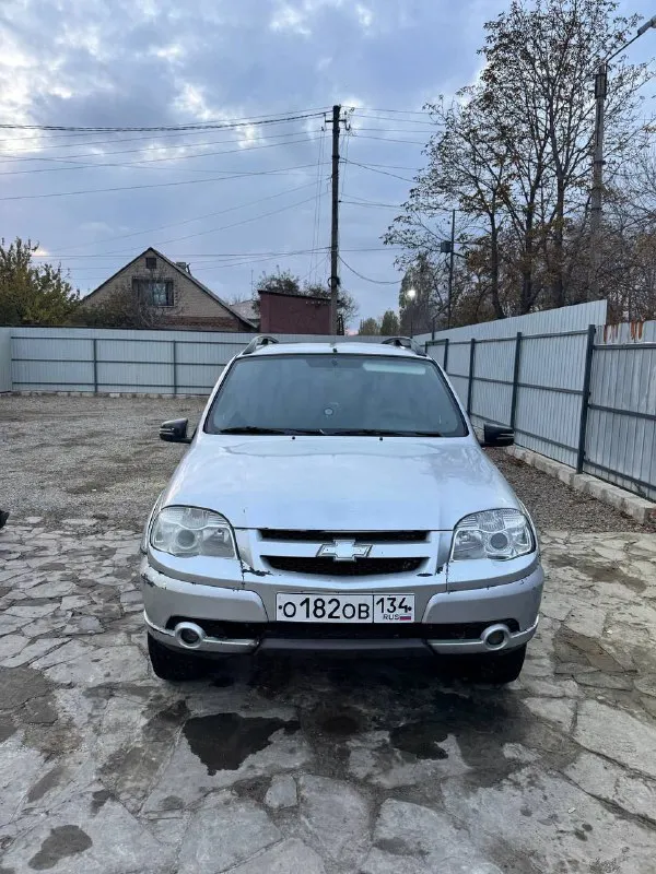 Нива шевроле год 2009 документы чистые оформлена на меня продаю шевик на боевом ходу резина новая, п... - фотография