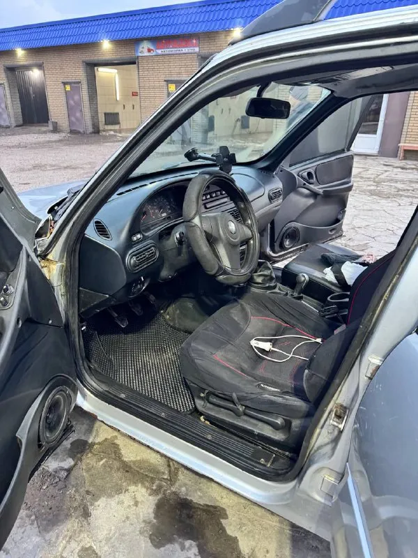 Нива шевроле год 2009 документы чистые оформлена на меня продаю шевик на боевом ходу резина новая, подвеска ходовка на отлично, мотор масло не жрёт. по договоренности могу пригнать в любой город лнр днр вообще машина в красном луче цена 430 торг можно обмен 89270688934 телега +79590398776 сотовый - фотография - 7