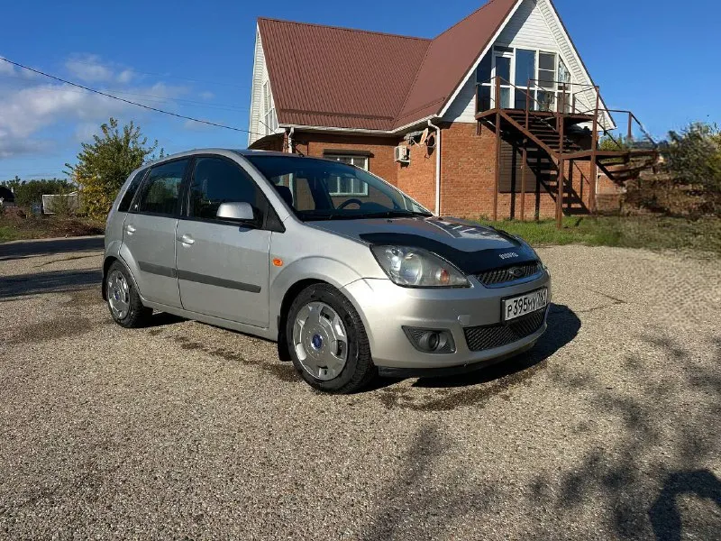 🚗 ford fiesta 2007 — надёжный городской автомобиль с прозрачной историей! технические характеристики: 🔧 двигатель: 1.6 л (100 л. с.) 🚙 коробка передач: автоматическая 📅 год выпуска: 2007 🛣️ пробег: 236 000 км 🔍 проверка истории: чистая автотека 🌡️ кондиционер в рабочем состоянии 🔌 электропривод стёкол ключевые преимущества: 💧 экономичный расход: 7-8 л/100 км - фотография - 2