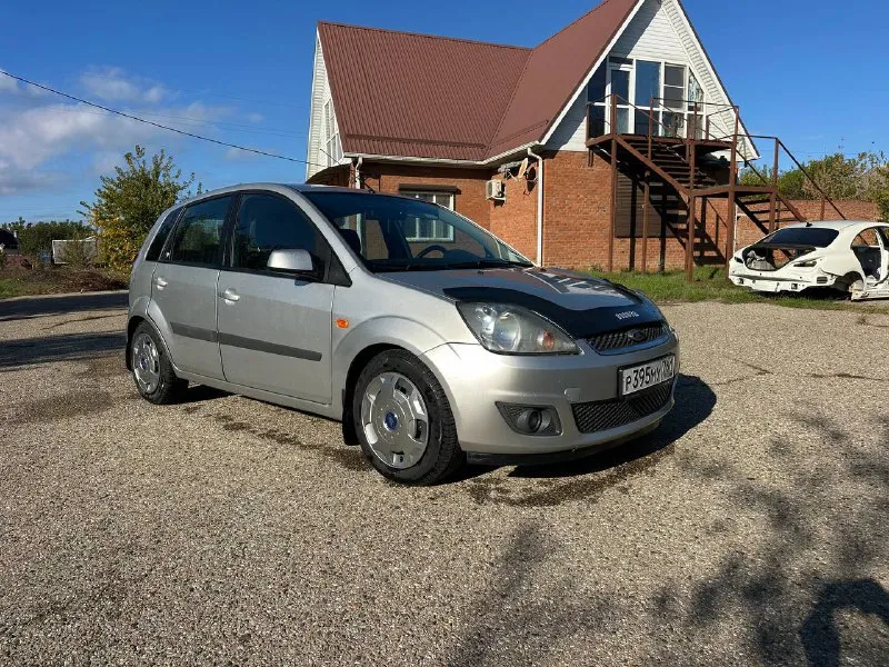 🚗 ford fiesta 2007 — надёжный городской автомобиль с прозрачной историей! технические характеристики: 🔧 двигатель: 1.6 л (100 л. с.) 🚙 коробка передач: автоматическая 📅 год выпуска: 2007 🛣️ пробег: 236 000 км 🔍 проверка истории: чистая автотека 🌡️ кондиционер в рабочем состоянии 🔌 электропривод стёкол ключевые преимущества: 💧 экономичный расход: 7-8 л/100 км - фотография - 3