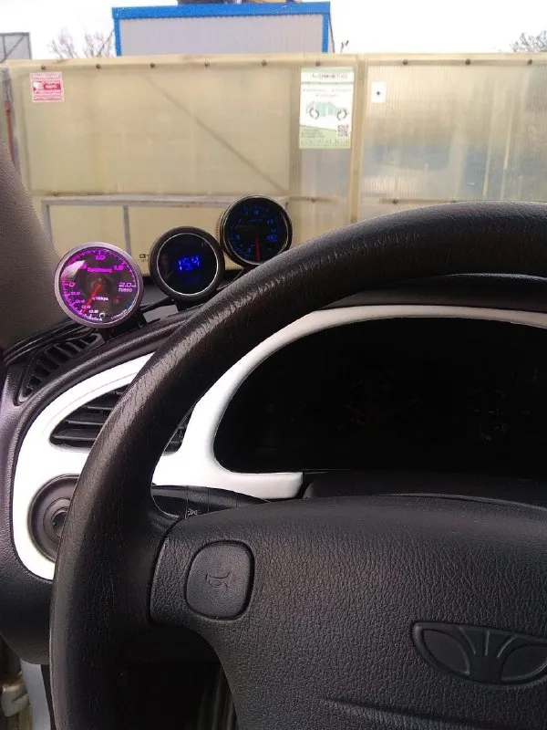 Продам daewoo lanos 1.6, 2006 года выпуска. автомобиль полностью исправен и не требует вложениний. авто стоит на учёте днр, полный пакет документов готов к переоформлению на нового владельца. двигатель объемом 1.6 литра. машина оснащена двумя подушками безопасности. кондиционер. на автомобиле установлены литые диски r16, которые не только придают машине современный и привлекательный вид, но и улучшают управляемость. усиленные тормоза (передние диски — 280 мм, задние — 261 мм) делают движение более уверенным и безопасным. тормоза служат значительно дольше и обеспечивают эффективное торможение при любых условиях. машина ухожена, своевременно проходила все то, не требовала крупных вложений. цена 300 тысяч. тел. +79895136372 - фотография - 6