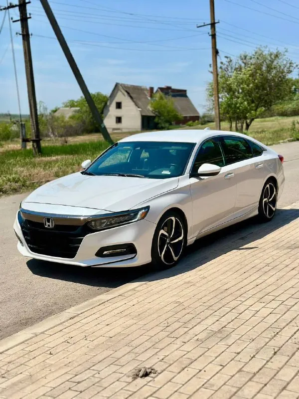Honda accord 2019 sport 195л. сил. два комплекта колес r19 led оптика, отличное состояние! ассистенты: адаптивный круиз, удержание в полосе, определение пешеходов и расстояния до других авто, экстренное торможение. бесключевой доступ, старт/стоп, адаптивный свет, лепестки, carplay, кожа, климат 2х зонный, большой багажник. цена 1’800’000руб. можно в кредит! +79493370237 - фотография - 3