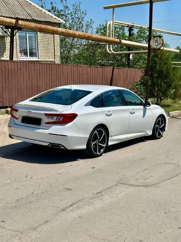 Honda accord 2019 sport 195л. сил. два комплекта колес r19 led оптика, отличное состояние! ассистенты: адаптивный круиз, удержание в полосе, определение пешеходов и расстояния до других авто, экстренное торможение. бесключевой доступ, старт/стоп, адаптивный свет, лепестки, carplay, кожа, климат 2х зонный, большой багажник. цена 1’800’000руб. можно в кредит! +79493370237 - фотография - 5