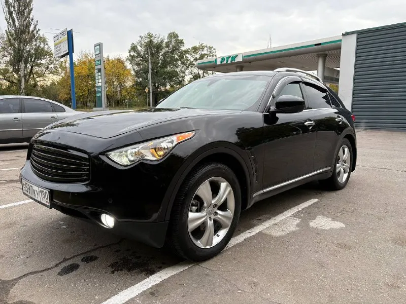 Инфинити fx35 2010. очень достойная. денег на неё не жалею. в живую, уверен, не разочарует. машина обслужена и ухожена. вложений и ремонтов не требует. -фары би лед, линзы новые -потолок и стойки- алькантара -капот, фары, стойки, часть крыши в бронепленке -новые тормоза вентилируемые -сигнализация старлайн с автозапуском -камеры 360 -акустика bose -заменил жабры и решетку на черные. родные есть, отдам новому владельцу. стоит гбо. отдам резину лето и зима. машина в донецке, днр. без проблем любые проверки за ваши деньги. машина гораздо достойнее многих более новых. как на свой возраст 5+ во всех смыслах. 1690000 рублей +79493207355 - фотография - 3