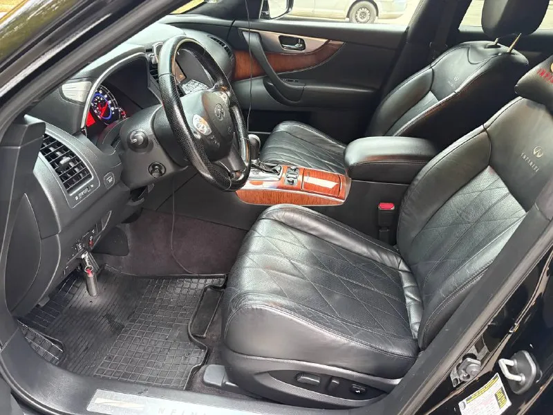 Инфинити fx35 2010. очень достойная. денег на неё не жалею. в живую, уверен, не разочарует. машина обслужена и ухожена. вложений и ремонтов не требует. -фары би лед, линзы новые -потолок и стойки- алькантара -капот, фары, стойки, часть крыши в бронепленке -новые тормоза вентилируемые -сигнализация старлайн с автозапуском -камеры 360 -акустика bose -заменил жабры и решетку на черные. родные есть, отдам новому владельцу. стоит гбо. отдам резину лето и зима. машина в донецке, днр. без проблем любые проверки за ваши деньги. машина гораздо достойнее многих более новых. как на свой возраст 5+ во всех смыслах. 1690000 рублей +79493207355 - фотография - 7