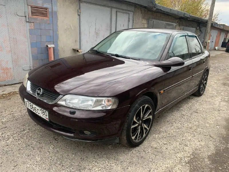 Продам opel vectra b 1,8 м. т 2000г. в пригнана в 2020г владелец - 1 пробег 254000 тыс. км без дтп. установлен гбо евро4 авто технически в хорошем состоянии, замена грм на 237000тыс. км двигатель не дымит, не троит, коробка не выбивает! ходовка в хорошем состоянии, днище, пороги и стаканы в отличном состоянии, без дыр! в хорошей комплектации: климат, мультируль, 4эсп, эл. регулировка боковых зеркал, подогрев сидений, работает абсолютно вся электроника!! авто с переоформлением на вас! цена - 300000 тыс. руб быстрым торг. осмотр - г. макеевка тел. +79494158226 - фотография - 3