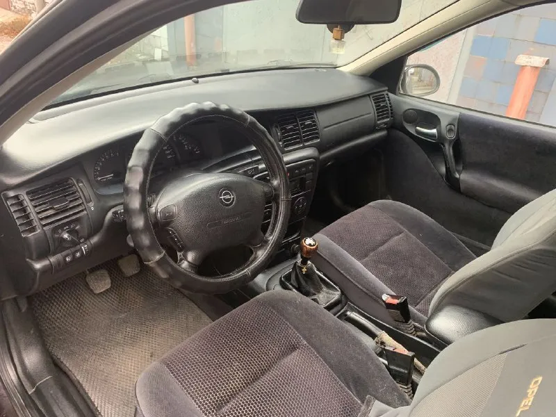 Продам opel vectra b 1,8 м. т 2000г. в пригнана в 2020г владелец - 1 пробег 254000 тыс. км без дтп. установлен гбо евро4 авто технически в хорошем состоянии, замена грм на 237000тыс. км двигатель не дымит, не троит, коробка не выбивает! ходовка в хорошем состоянии, днище, пороги и стаканы в отличном состоянии, без дыр! в хорошей комплектации: климат, мультируль, 4эсп, эл. регулировка боковых зеркал, подогрев сидений, работает абсолютно вся электроника!! авто с переоформлением на вас! цена - 300000 тыс. руб быстрым торг. осмотр - г. макеевка тел. +79494158226 - фотография - 6