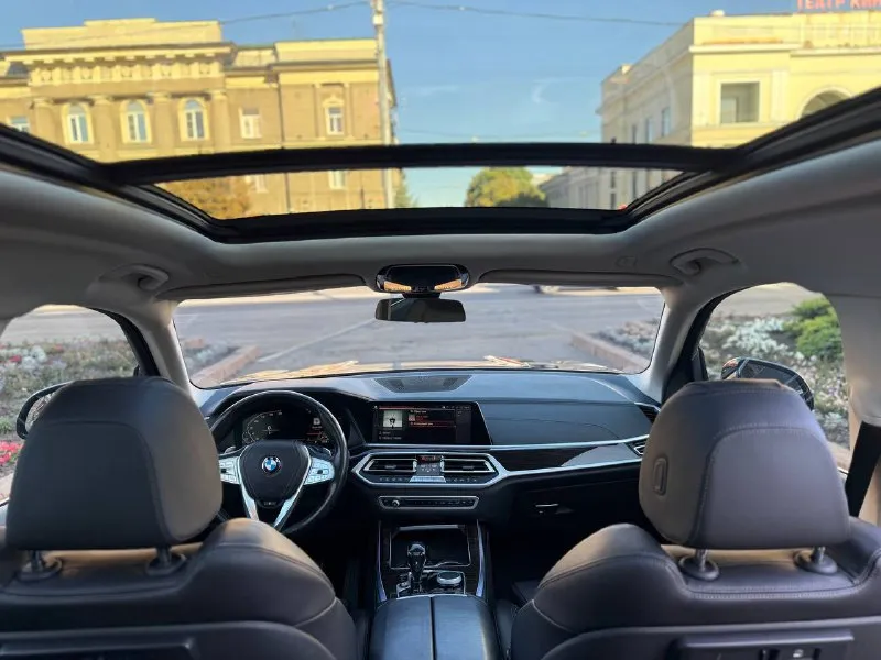 Продам bmw x7 мотор 3л бензин b58 пробег 99.000км авто в идеальном состоянии, работает абсолютно всё, есть все ассистенты и помощники, 360 камера полностью обслужен, все масла и жидкости поменяны на пневме 3 ряда сидений покрыт керамикой новая резина в заводском окрасе гаражное хранение цена 6.6млн +79493338059 - фотография - 7