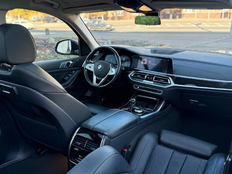 Продам bmw x7 мотор 3л бензин b58 пробег 99.000км авто в идеальном состоянии, работает абсолютно всё, есть все ассистенты и помощники, 360 камера полностью обслужен, все масла и жидкости поменяны на пневме 3 ряда сидений покрыт керамикой новая резина в заводском окрасе гаражное хранение цена 6.6млн +79493338059 - фотография - 8