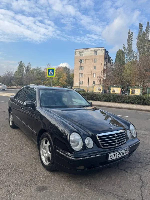 Mercedes-benz e280, w210, 2001 года выпуска, акпп, задний привод, в кузове черного цвета, комплектация avantgarde, vin: wdb2100631b308912. один собственник. автомобиль приобретен новым в автосалоне. обслужен. два комплекта шин. два ключа. гаражное хранение. юридически чист. недостатки лкп в силу возраста. был в дтп. автомобиль находится в городе донецке донецкой народной республики. стоимость - 900 000₽ к. т. +79493053411, @kbb0101 - фотография - 2