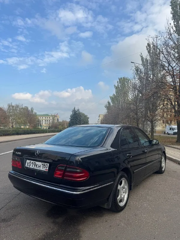 Mercedes-benz e280, w210, 2001 года выпуска, акпп, задний привод, в кузове черного цвета, комплектация avantgarde, vin: wdb2100631b308912. один собственник. автомобиль приобретен новым в автосалоне. обслужен. два комплекта шин. два ключа. гаражное хранение. юридически чист. недостатки лкп в силу возраста. был в дтп. автомобиль находится в городе донецке донецкой народной республики. стоимость - 900 000₽ к. т. +79493053411, @kbb0101 - фотография - 3