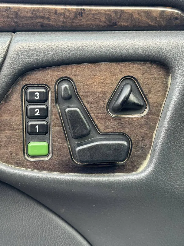 Mercedes-benz e280, w210, 2001 года выпуска, акпп, задний привод, в кузове черного цвета, комплектация avantgarde, vin: wdb2100631b308912. один собственник. автомобиль приобретен новым в автосалоне. обслужен. два комплекта шин. два ключа. гаражное хранение. юридически чист. недостатки лкп в силу возраста. был в дтп. автомобиль находится в городе донецке донецкой народной республики. стоимость - 900 000₽ к. т. +79493053411, @kbb0101 - фотография - 8