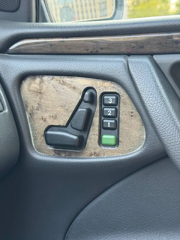 Mercedes-benz e280, w210, 2001 года выпуска, акпп, задний привод, в кузове черного цвета, комплектация avantgarde, vin: wdb2100631b308912. один собственник. автомобиль приобретен новым в автосалоне. обслужен. два комплекта шин. два ключа. гаражное хранение. юридически чист. недостатки лкп в силу возраста. был в дтп. автомобиль находится в городе донецке донецкой народной республики. стоимость - 900 000₽ к. т. +79493053411, @kbb0101 - фотография - 9