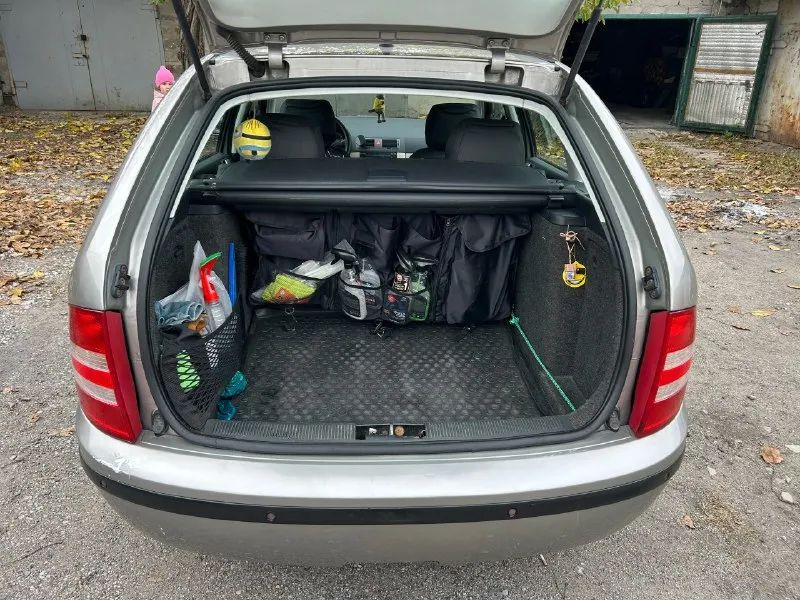 🚗 продаётся комфортный автомобиль универсал skoda fabia mk 1 2007 года выпуска 🔥 атмосферный двигатель объемом 2 литра 🔥🔥🔥обеспечивает динамичное ускорение и удовольствие от вождения. машина была пригнана в 2022г с германии🇩🇪 в автомобиле имеются: ✅ круиз-контроль для комфортного передвижения на дальние расстояния. ✅ кондиционер для приятного климата в салоне. ✅ холодильник в бардачке – удобно хранить напитки и закуски. ✅ магнитофон 4/64 с камерой заднего вида для безопасного маневрирования. ✅ подогрев зеркал и передних сидений для комфорта в любую погоду. ✅ передние стеклоподъемники для удобства управления окнами. ✅ три ключа для дополнительного удобства. автомобиль полностью обслужен, недавно залито свежее масло 5w40 bardal, заменены все фильтра, включая топливный. масло меняется регулярно каждые 6-7 тысяч километров, автомобиль не потребляет масло между заменами. приятный расход топлива:( особенно с нынешними ценами на бензин) по трассе 6-7 литров, по городу 9-10 лит 📞 звоните: +7(949)3415088 - фотография - 8