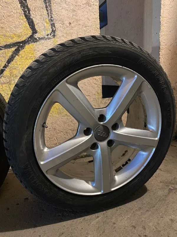 Продам комплект резины на дисках! диски audi q7 оригинал, резина yokohama. размер 275/45/20. все вопросы по телефону +79591481737. телеграмм, вацап на нём же!!! 📞 звоните: +7(959)1481737 - фотография - 2