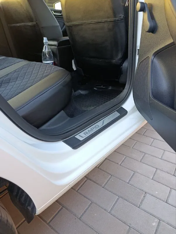 Продам skoda rapid hockey edition 2019 год выпуска в эксплуатации с 2020 года. двигатель mpi (один из самых надежных ) 1.6 бензин, кпп механика 5 ступка, пробег 97 тыс км, макмимально экономичный расход, по городу 6-7, по шоссе 4-5, ✅ парктроник перед, зад ✅ кондиционер ✅ подогрев сидений ✅ электро зеркала ✅ датчик света авто в отличном состоянии, 2 комплекта резины ( зима на заводских штампах, лето на легкосплавных дисках )я хозяин, цена 1400 000 рублей (торг у капота ), доп информация по телефону, макс, телеграм +79493216287 авто находиться в городе шахтерск 📞 звоните: +7(949)3216287 - фотография - 3