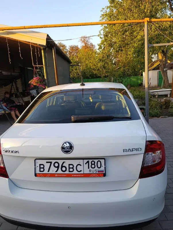 Продам skoda rapid hockey edition 2019 год выпуска в эксплуатации с 2020 года. двигатель mpi (один из самых надежных ) 1.6 бензин, кпп механика 5 ступка, пробег 97 тыс км, макмимально экономичный расход, по городу 6-7, по шоссе 4-5, ✅ парктроник перед, зад ✅ кондиционер ✅ подогрев сидений ✅ электро зеркала ✅ датчик света авто в отличном состоянии, 2 комплекта резины ( зима на заводских штампах, лето на легкосплавных дисках )я хозяин, цена 1400 000 рублей (торг у капота ), доп информация по телефону, макс, телеграм +79493216287 авто находиться в городе шахтерск 📞 звоните: +7(949)3216287 - фотография - 5