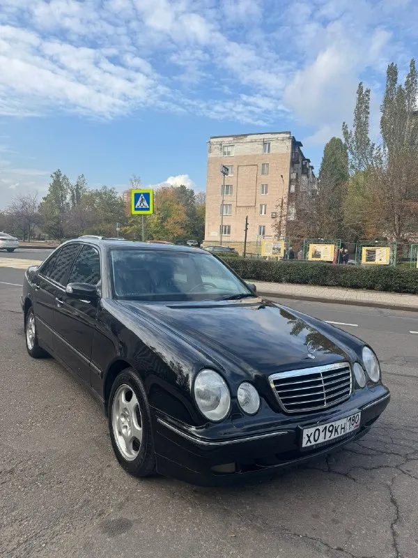 Продам собственный автомобиль mercedes e280, w210, 2001 года выпуска, задний привод, в кузове черного цвета, комплектация avantgarde, vin: wdb2100631b308912. пробег: 247 290 км. один собственник. автомобиль приобретен новым в автосалоне. обслужен. два комплекта шин. два ключа. гаражное хранение. юридически чист. автомобиль находится в городе донецке донецкой народной республики. возможен показ автомобиля в вашем городе либо путем видеосвязи. стоимость - 900 000₽ к. т. +79493053411 📞 звоните: +7(949)3053411 - фотография - 2