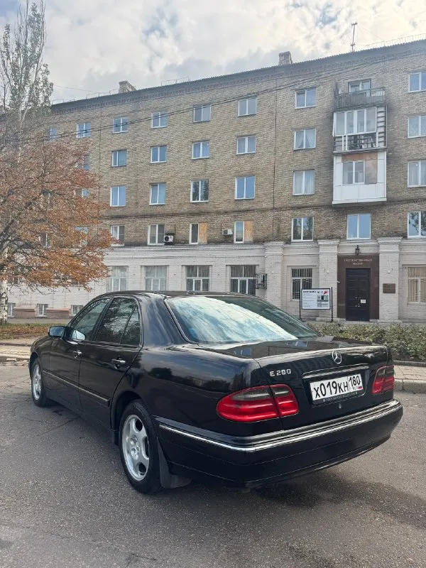Продам собственный автомобиль mercedes e280, w210, 2001 года выпуска, задний привод, в кузове черного цвета, комплектация avantgarde, vin: wdb2100631b308912. пробег: 247 290 км. один собственник. автомобиль приобретен новым в автосалоне. обслужен. два комплекта шин. два ключа. гаражное хранение. юридически чист. автомобиль находится в городе донецке донецкой народной республики. возможен показ автомобиля в вашем городе либо путем видеосвязи. стоимость - 900 000₽ к. т. +79493053411 📞 звоните: +7(949)3053411 - фотография - 4