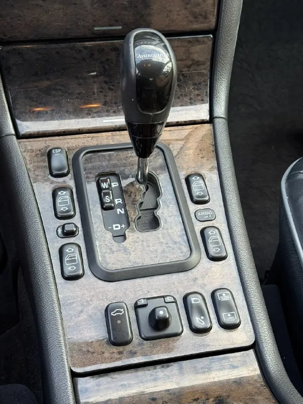 Продам собственный автомобиль mercedes e280, w210, 2001 года выпуска, задний привод, в кузове черного цвета, комплектация avantgarde, vin: wdb2100631b308912. пробег: 247 290 км. один собственник. автомобиль приобретен новым в автосалоне. обслужен. два комплекта шин. два ключа. гаражное хранение. юридически чист. автомобиль находится в городе донецке донецкой народной республики. возможен показ автомобиля в вашем городе либо путем видеосвязи. стоимость - 900 000₽ к. т. +79493053411 📞 звоните: +7(949)3053411 - фотография - 7