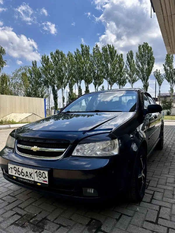 Продам chevrolet lacetti 1.6 2007г. выпуска. осмотр г. ждановка- енакиево кузов в нормальном состоянии, правый порог требует замены. по технической части нареканий нет, мотор работает плавно и ровно, коробка тоже работает мягко. подвеска в хорошем состоянии 2эл. стеклоподъёмника 2 подушки безопасности, подогрев заднего стекла. хорошая музыка, центральный замок, сигнализация. летняя резина на дисках, зимняя резина на штампах в хорошем состоянии. установлен газ, надо только подключить кнопку ( газа ) остальные вопросы по телефону +79493267646 цена 430 тыс ₽ торг у капота хорошему покупателю 📞 звоните: +7(949)3267646 - фотография - 3
