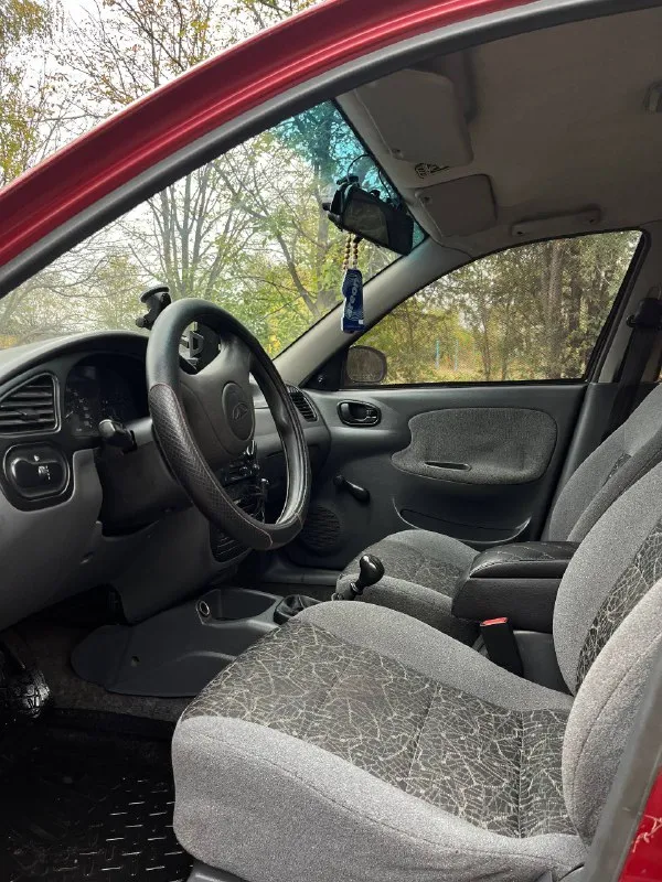 💴продам💴 🚘 daewoo sens🚘 🕸2006 года выпуска🕸 🕸поляк оцинкованный кузов🕸 ✅прошита под 95аи, микас 7.6 🛠 не троит не дымит, работает как надо 🛠надежный 1.3, кушает мало, доедет куда угодно 🛠новое масло в двигателе, масляный фильтр 🔇местами прошумлена 🛠коробка не пинается, масло в коробке поменяно 🎵хорошая приятная музыка 🛠ходовая на 5 ✅салон опрятный, в салоне пахнет ✅отдам много запчастей впридачу, плюсом два комплекта колёс ✅переоформление без проблем, являюсь собственником 3 года. цена авто: 280.000₽ торг у капота г. луганск телефон для связи: +79592586162 📞 звоните: +7(959)2586162 - фотография - 3